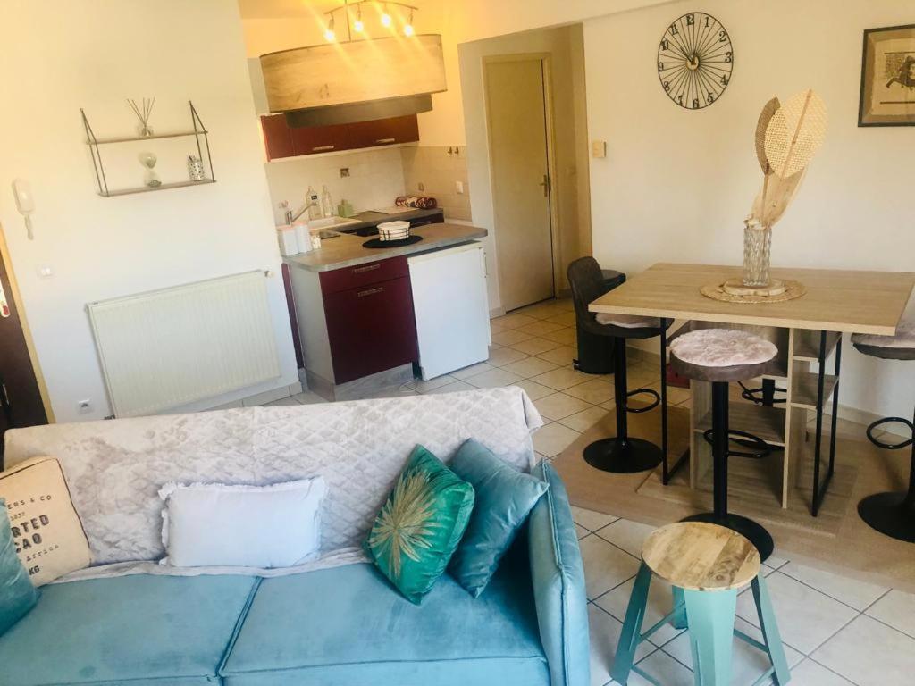 Le Camelia Apartment Tallard Exterior photo